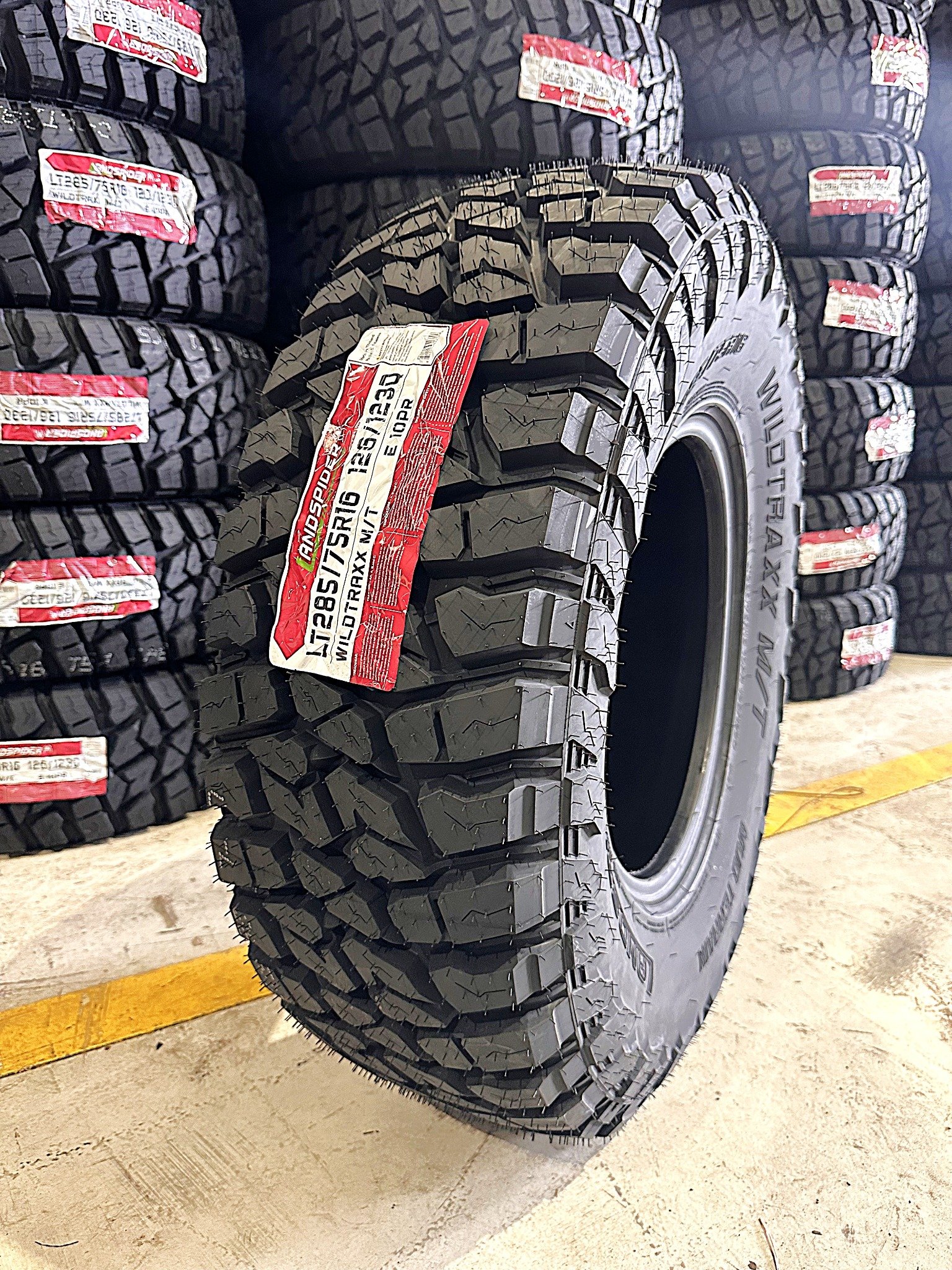LANDSPIDER 35X12.50R17 WILDTRAXX M/T 121Q(THAI)